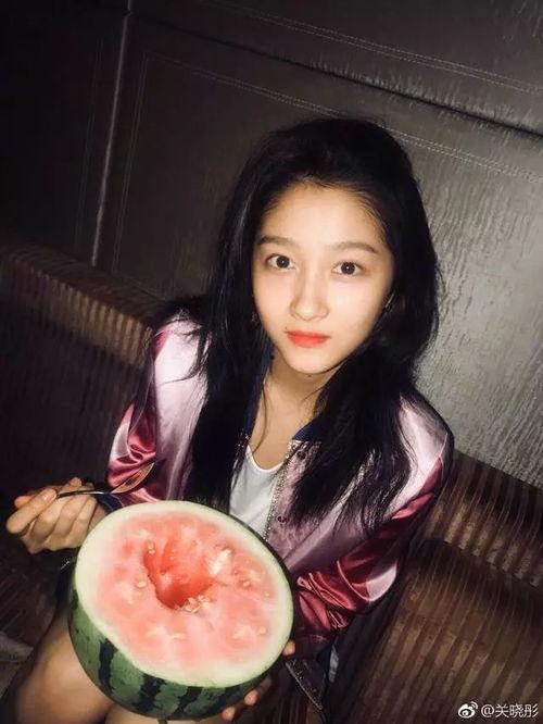 挑瓜吃瓜拍照图片搞笑,挑瓜拍照，欢乐瞬间定格